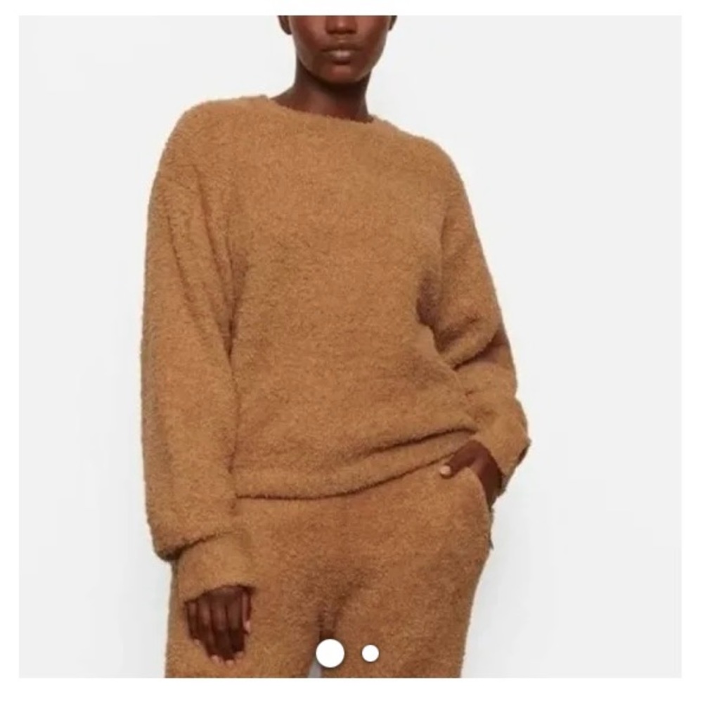 SKIMS Cozy Knit Pullover in Camel